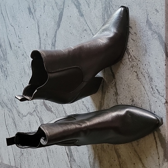 SHE & IN Stacked Heel black pull on booties Faux leather size 10 - Picture 2 of 10